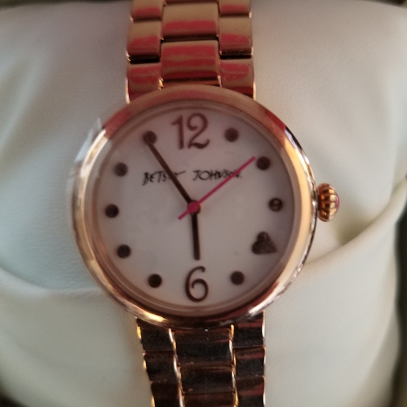 Betsey Johnson NWOT watch in box - Picture 3 of 6